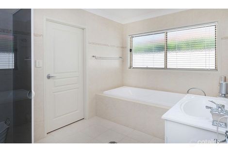 Property photo of 3171 Riverleigh Drive Hope Island QLD 4212