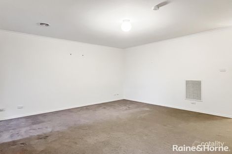 Property photo of 3/60 Jacaranda Drive Jerrabomberra NSW 2619