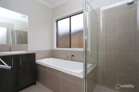 Property photo of 14 Upthorpe Way Mickleham VIC 3064