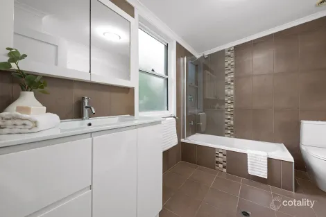 Property photo of 120 Barrack Road Cannon Hill QLD 4170