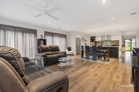 Property photo of 12 Canopy Grove Cranbourne East VIC 3977