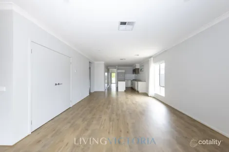 Property photo of 10 Stevenage Drive Strathtulloh VIC 3338