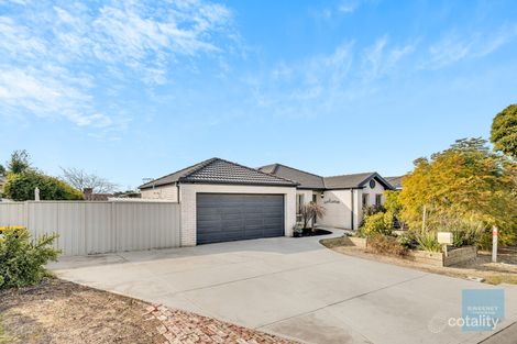Property photo of 32 Wyperfeld Circuit Caroline Springs VIC 3023
