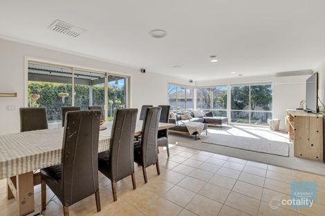 Property photo of 32 Wyperfeld Circuit Caroline Springs VIC 3023