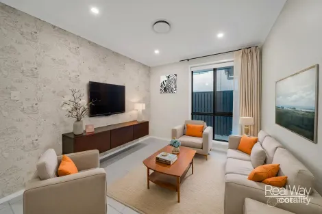 Property photo of 66 Meadow Circuit Helensvale QLD 4212