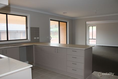 Property photo of 2 Leura Street Drouin VIC 3818