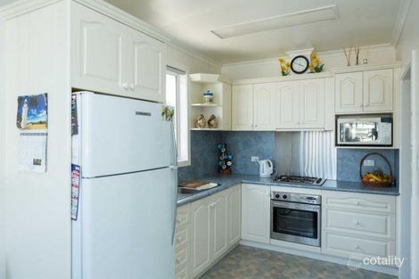 Property photo of 19 Cherry Place Sale VIC 3850