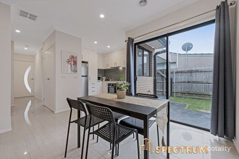 Property photo of 1/30-32 Parkland Avenue Hampton Park VIC 3976