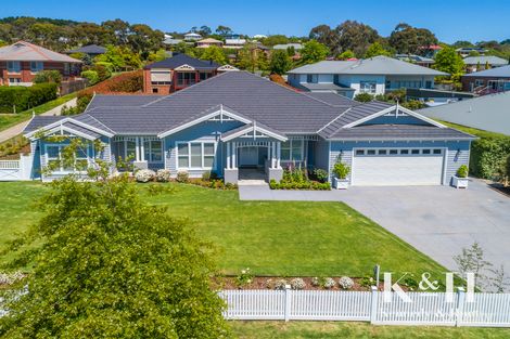 Property photo of 14 Alcheringa Court Gisborne VIC 3437