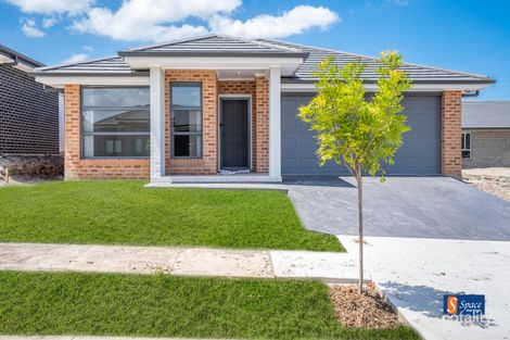 Property photo of 7 Rich Way Spring Farm NSW 2570