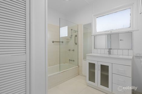 Property photo of 31 Echlin Street Labrador QLD 4215