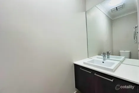 Property photo of 39 Kangaroo Road Craigieburn VIC 3064