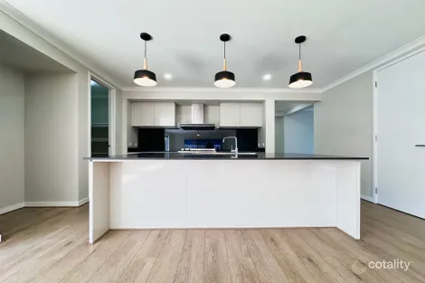 Property photo of 39 Kangaroo Road Craigieburn VIC 3064