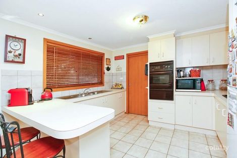 Property photo of 2/14 Sheahan Crescent Hoppers Crossing VIC 3029