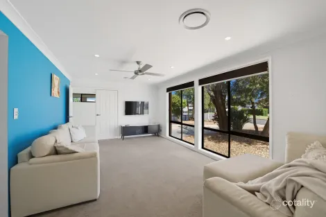 Property photo of 6 Chilvers Place Griffith NSW 2680