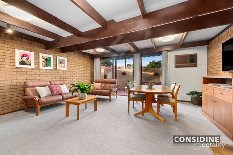Property photo of 21 Glenscott Crescent Strathmore Heights VIC 3041