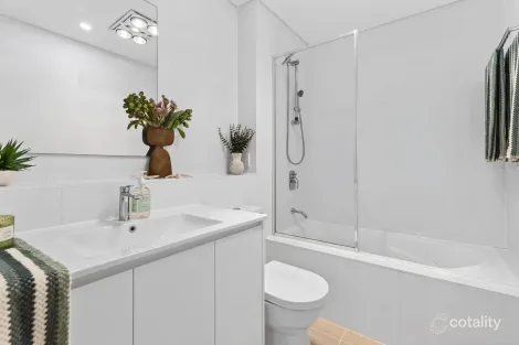 Property photo of 2/15 Clarence Avenue Dee Why NSW 2099