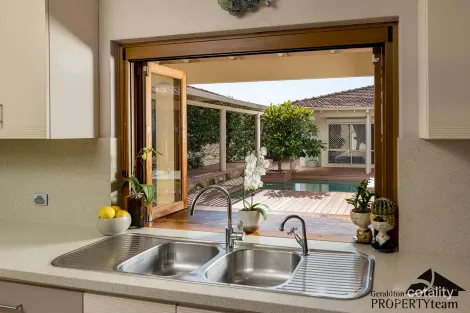 6 Frewer Pl, Geraldton, WA 6530