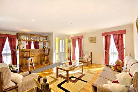 Property photo of 18 Ponto Court Endeavour Hills VIC 3802