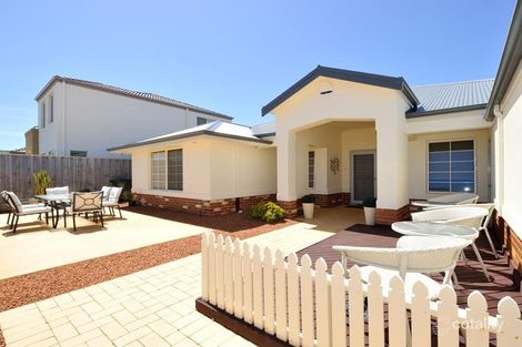 Property photo of 11 Cordia Way Halls Head WA 6210