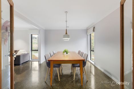 Property photo of 1 Kelbow Close St Helena VIC 3088
