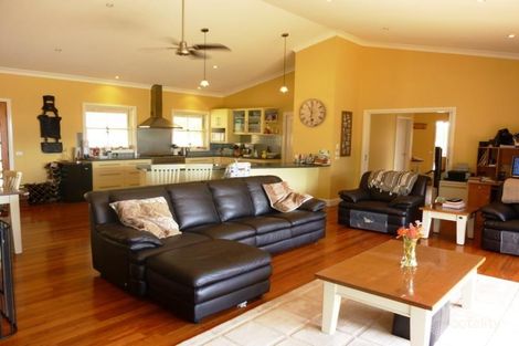 Property photo of 41 Stringybark Place Millingandi NSW 2549