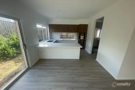 8 Hastings Way, Nar Nar Goon North, VIC 3812