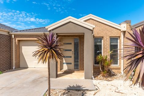 Property photo of 12B Bowerbird Place Truganina VIC 3029