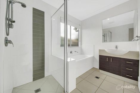 Property photo of 32 Orchard Drive Kirkwood QLD 4680