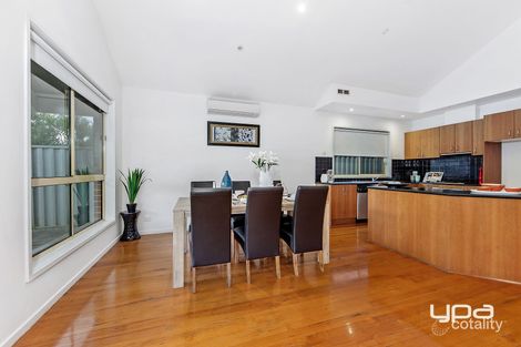 Property photo of 43 Wyperfeld Circuit Caroline Springs VIC 3023