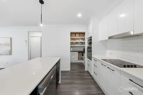 Property photo of 13 Beverley Court Redland Bay QLD 4165