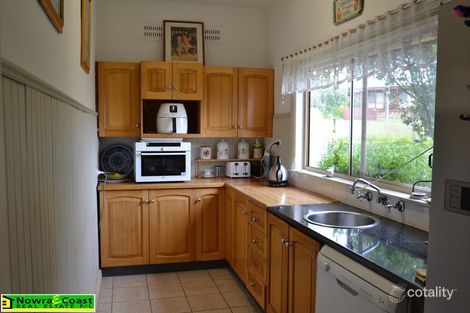 Property photo of 2 Mulgen Crescent Bomaderry NSW 2541