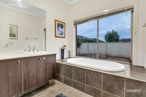 Property photo of 4 Driver Close Craigieburn VIC 3064