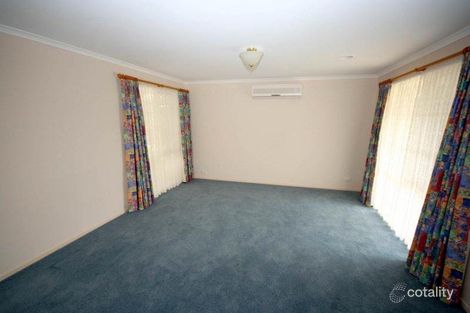 Property photo of 10 Bianco Court Cranbourne North VIC 3977