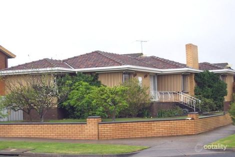 19 Balmoral Dr, Parkdale, VIC 3195
