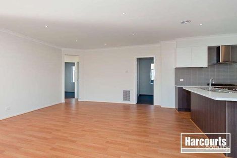 Property photo of 8 Yorkshire Drive Cranbourne North VIC 3977