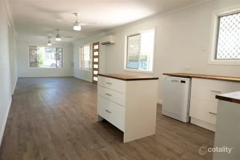 Property photo of 12 Lorikeet Avenue New Auckland QLD 4680