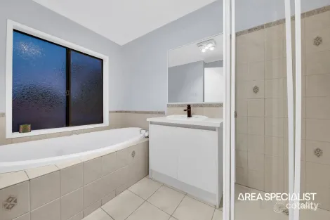 Property photo of 4 Edith Rise Hampton Park VIC 3976