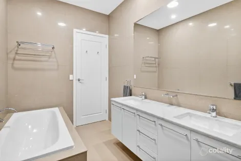 Property photo of 2019 The Circle Hope Island QLD 4212