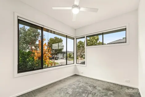 Property photo of 10 Mezzo Walk Greenvale VIC 3059