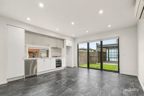 Property photo of 10 Mezzo Walk Greenvale VIC 3059
