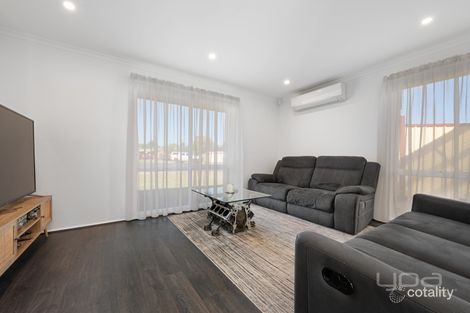 Property photo of 2 Havelock Place Melton West VIC 3337