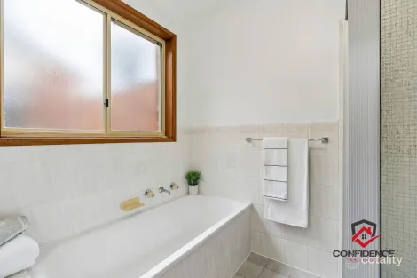 Property photo of 28 Ashcroft Crescent Monash ACT 2904