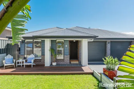 8 Galiga Cres, Dolphin Point, NSW 2539