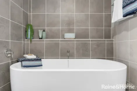 Property photo of 8 Galiga Crescent Dolphin Point NSW 2539