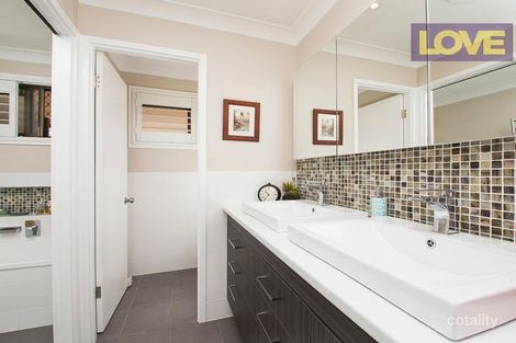 Property photo of 1 Jamboree Close Fennell Bay NSW 2283