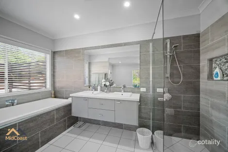 Property photo of 8 Brumby Close Hallidays Point NSW 2430