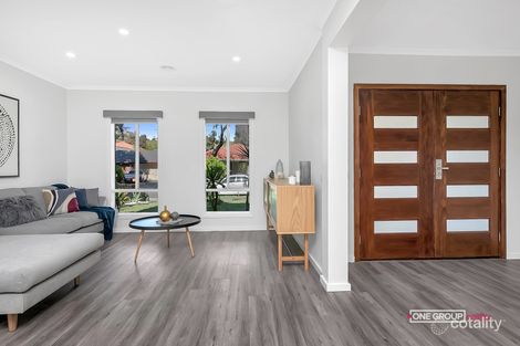 Property photo of 33 Capri Close South Morang VIC 3752
