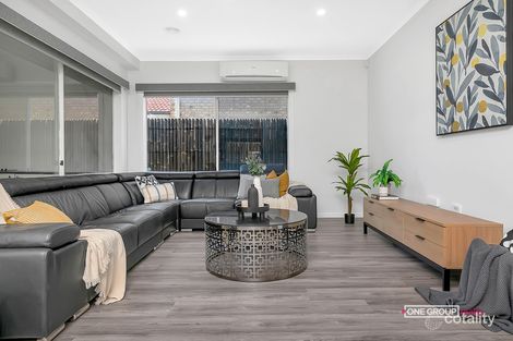 Property photo of 33 Capri Close South Morang VIC 3752