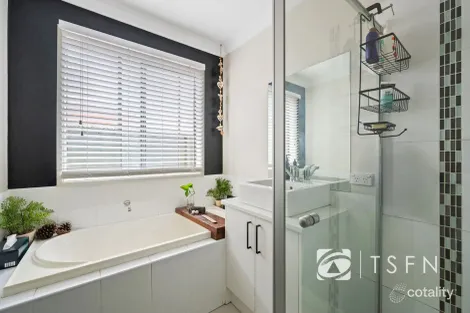 Property photo of 14 Creekview Place Ascot VIC 3551